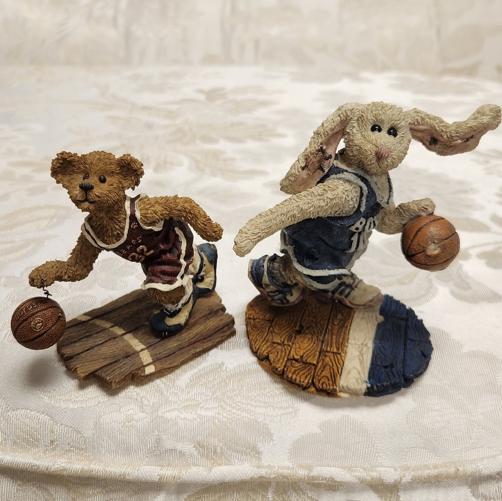 Boyd's Bears Buzz..The Flash & B.B. Dunker.. All Star Basketball Figurines